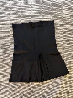 SPANX - SPANXshape Booty-Lifting Mid-Thigh Short - XL